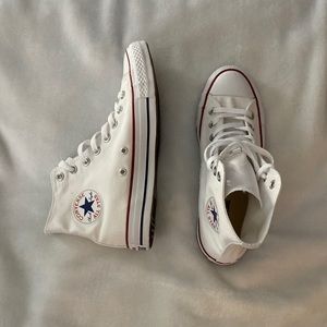 White Converse. Never Worn. Women:8.5  Men-6.5